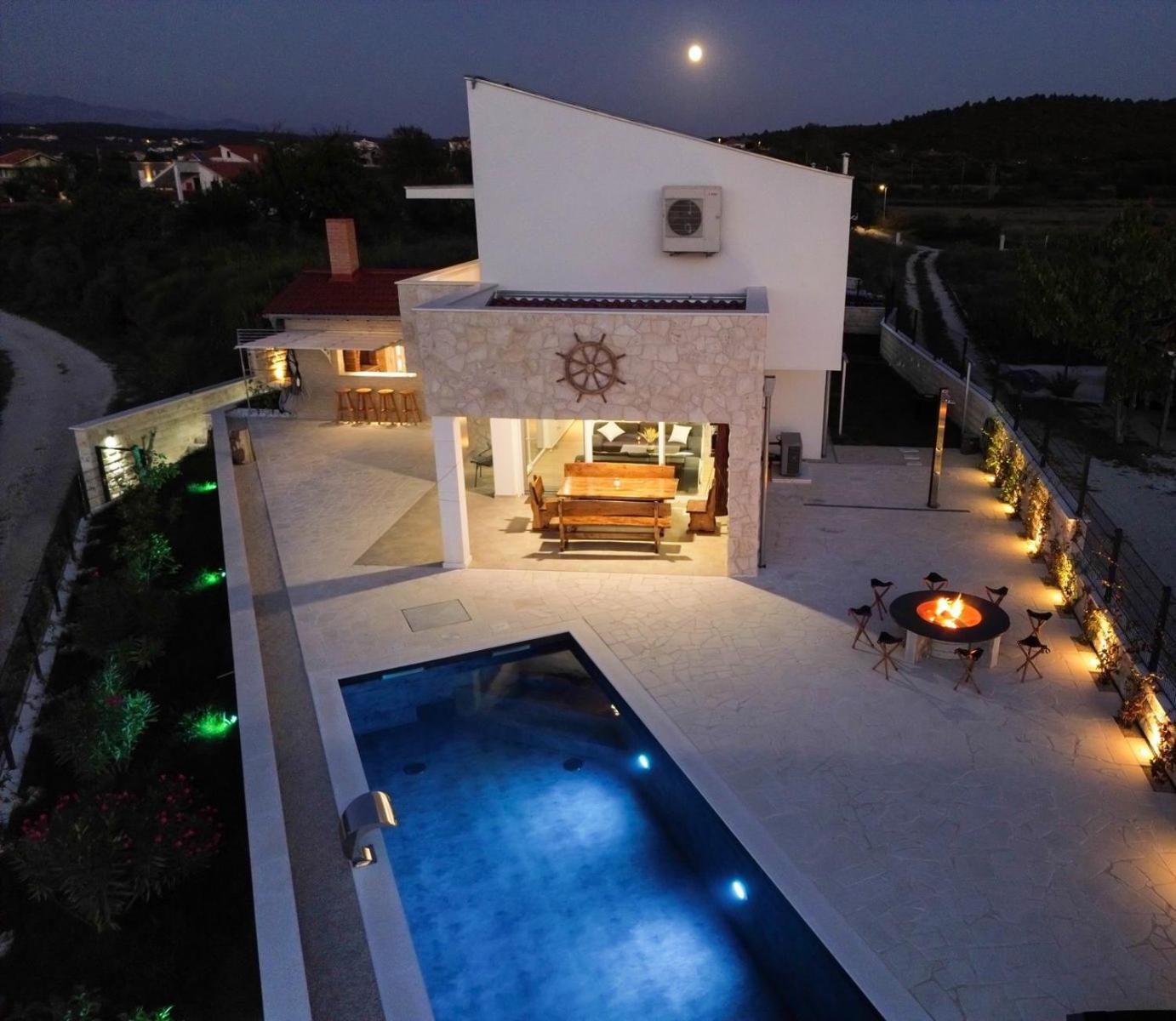 Maritime - Exklusive Strandvilla Mit Beheiztem Pool, Grillhuette & Meerblick Bei Zadar Ljubac (Zadar)